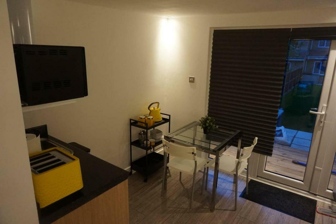 Rjo Serviced Accommodation Purfleet Exterior photo